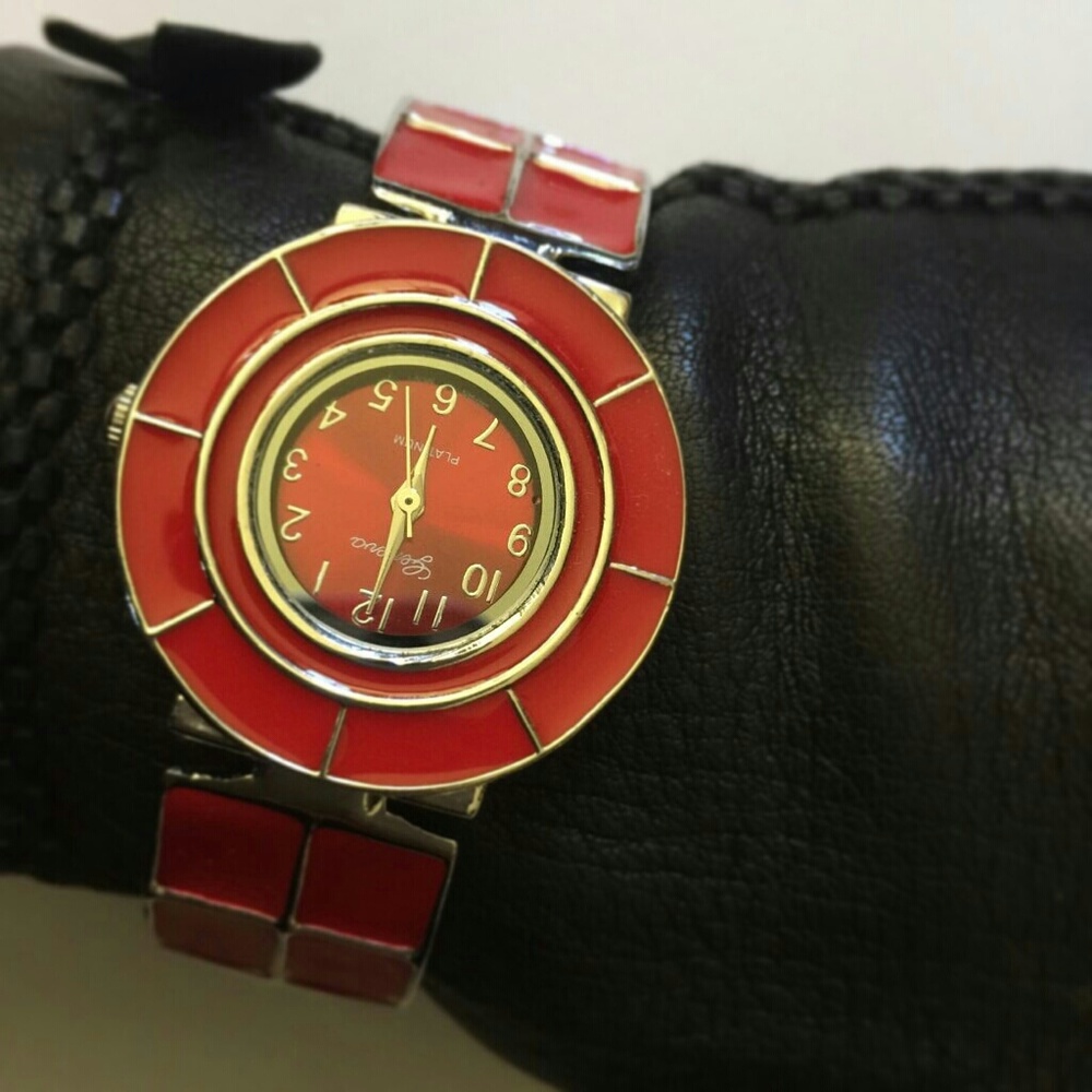Red watch - Picture 2 of 4